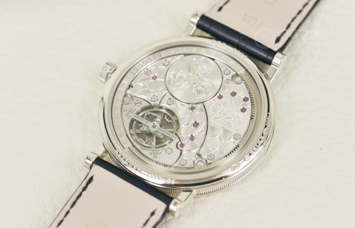 優雅精致 卓越性能 品鑒寶璣經典復雜系列5367超薄陀飛輪鉑金腕表