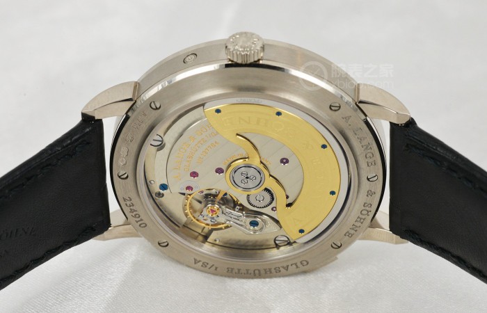 纯净的设计美学 品鉴朗格SAXONIA黑色表盘月相腕表