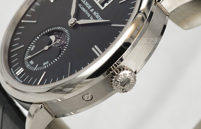 清澈的设计艺术美学 品评朗格SAXONIA黑色仪表盘月相腕表