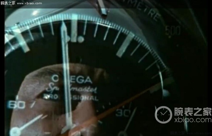 千而万]杰森·奥特曼里为什么会有欧米茄手表超霸？故事情节如下所示。