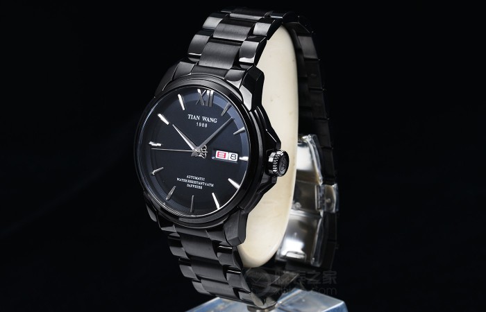 独具一格风采 潮酷风彩 品评天王表征服者系列产品黑色钢款全自动腕表