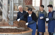 市值秒杀LVMH,奢侈品茅台的非典型称王之路