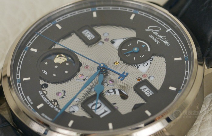 别出心裁的镂空工艺 品评格拉苏蒂原创设计立法委员系列产品腕表