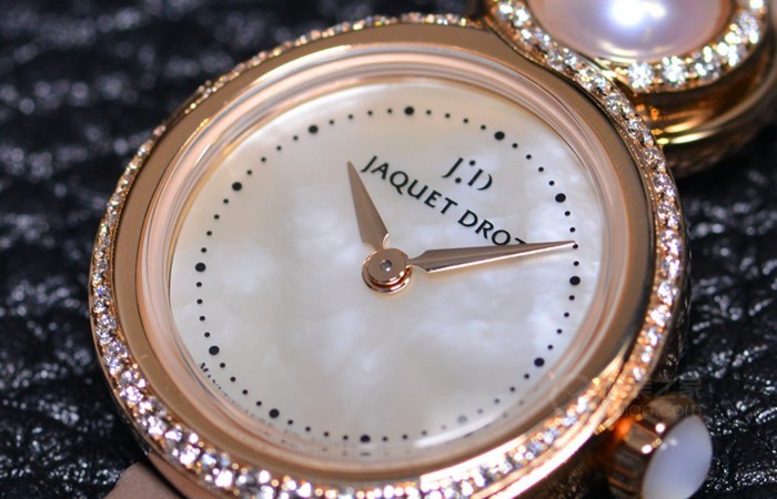 雅致风情的赞歌 品评雅克德罗雅致8系列产品女性腕表