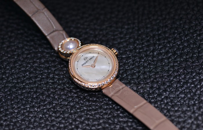 雅致风情的赞歌 品评雅克德罗雅致8系列产品女性腕表