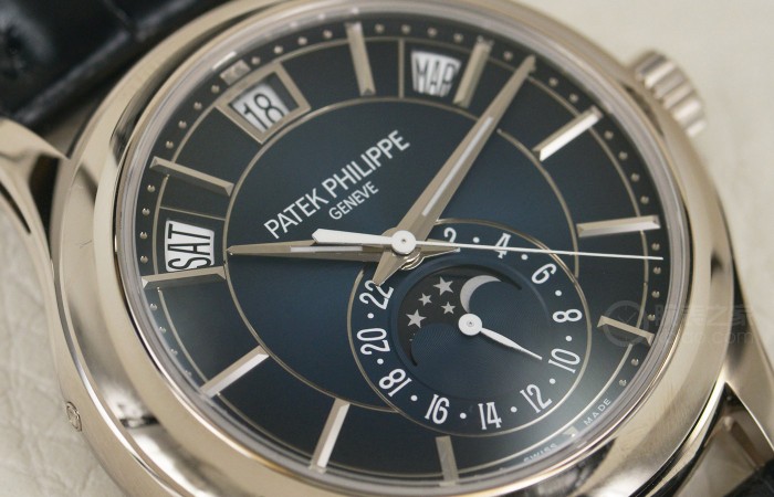 兼顾精致艺术与好用功能的年代大作 品评百达翡丽手表繁杂功能手表月相台历腕表