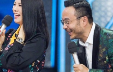 汪涵和李湘不好好主持,竟然开始同台比表?