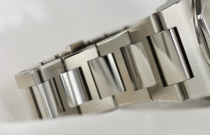 经典和现代相得诠释 品评芝柏表Laureato桂冠系列产品记时腕表