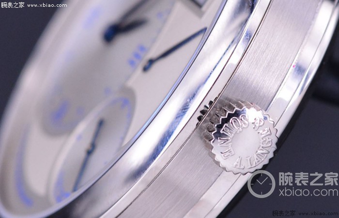 偏心设计方案楷模 品评朗格Lange 1 25周年纪念白金限量腕表