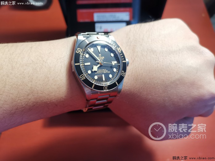 2, 20,000 买 Tudor 或 Omega: 买 Tudor 大约 10,000 或买浪琴