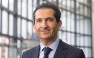 BreakingNews│世界最大拍卖行苏富比刚刚被法国富豪个人买下,曾拍出至今保持记录的世界最贵钟表