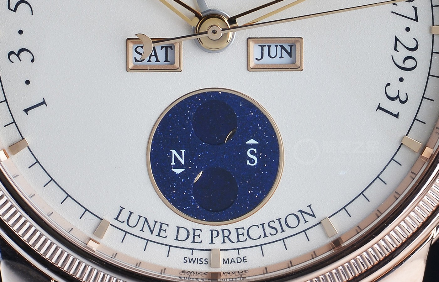 绅士范复杂腕表 来看看这枚“逆跳万年历、精准月相”