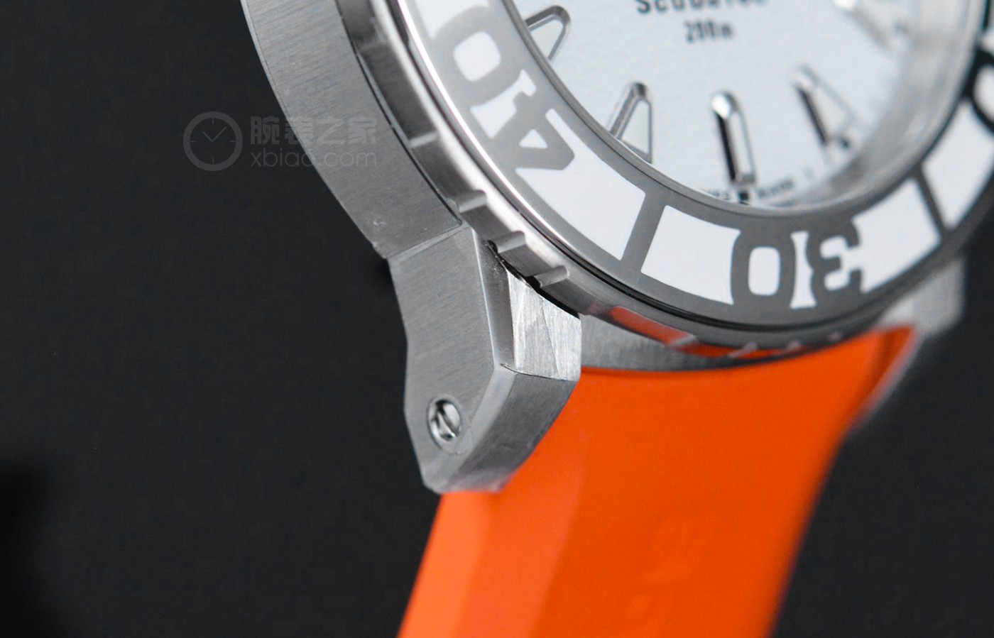 把灿烂的马卡龙色戴在手里 品评宝齐莱柏拉维系列产品全新升级女装潜水手表