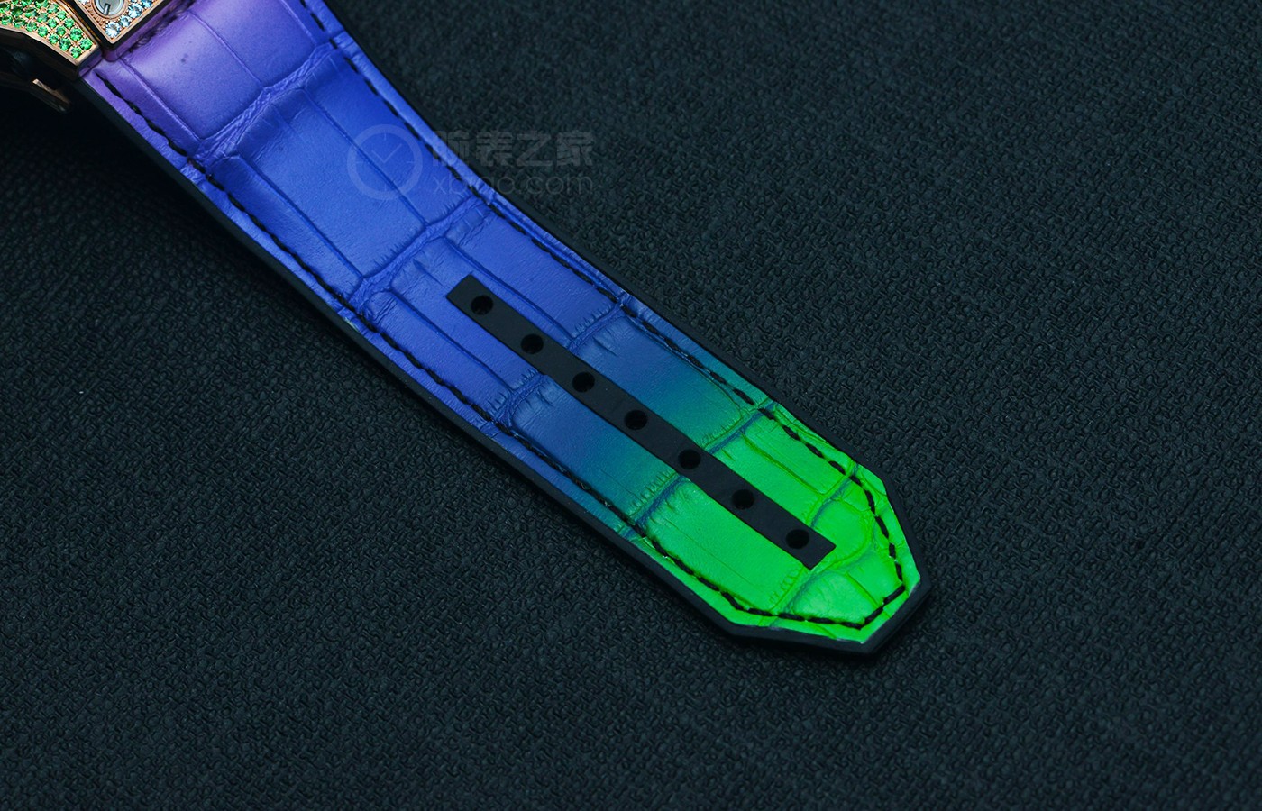 东挪西借：手腕上彩虹 绚丽多彩多姿 品评宇舶全新升级“彩虹圈”腕表