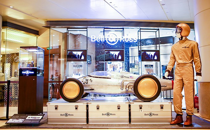 赛车碰撞腕表 Bell&Ross柏莱士Bellytanker系列展亮相北京国贸