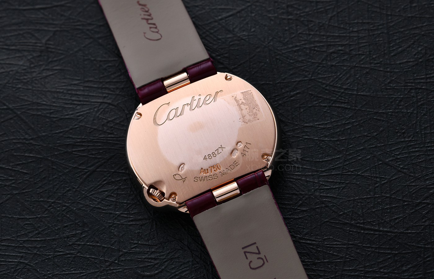 三位一体|万种风情 复古时尚雅致 品评卡地亚Ballon Blanc de Cartier尤其限量款腕表