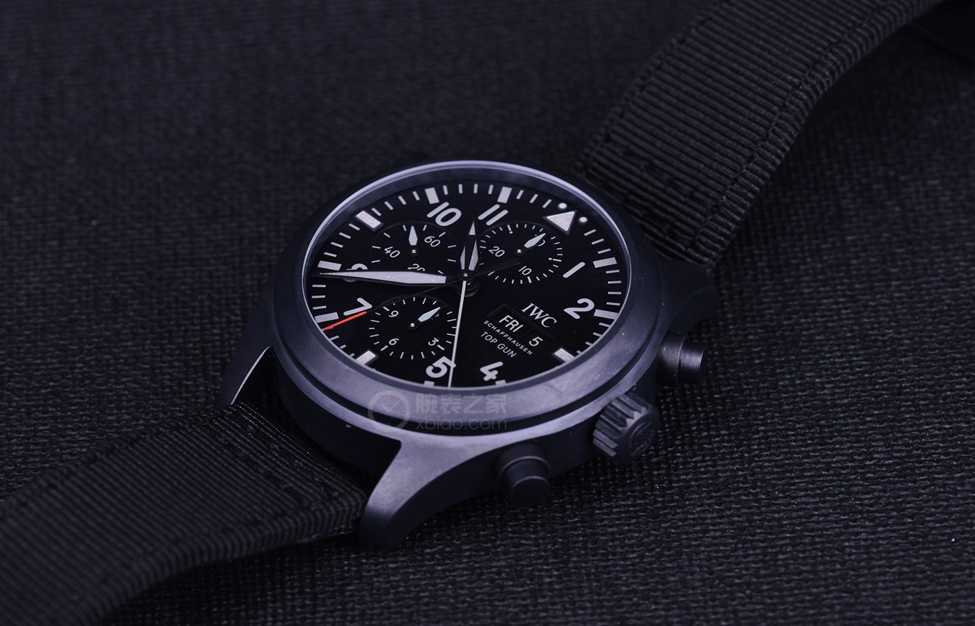黑色瓷化纯钛 品评IWC万国飞行员系列产品计时腕表