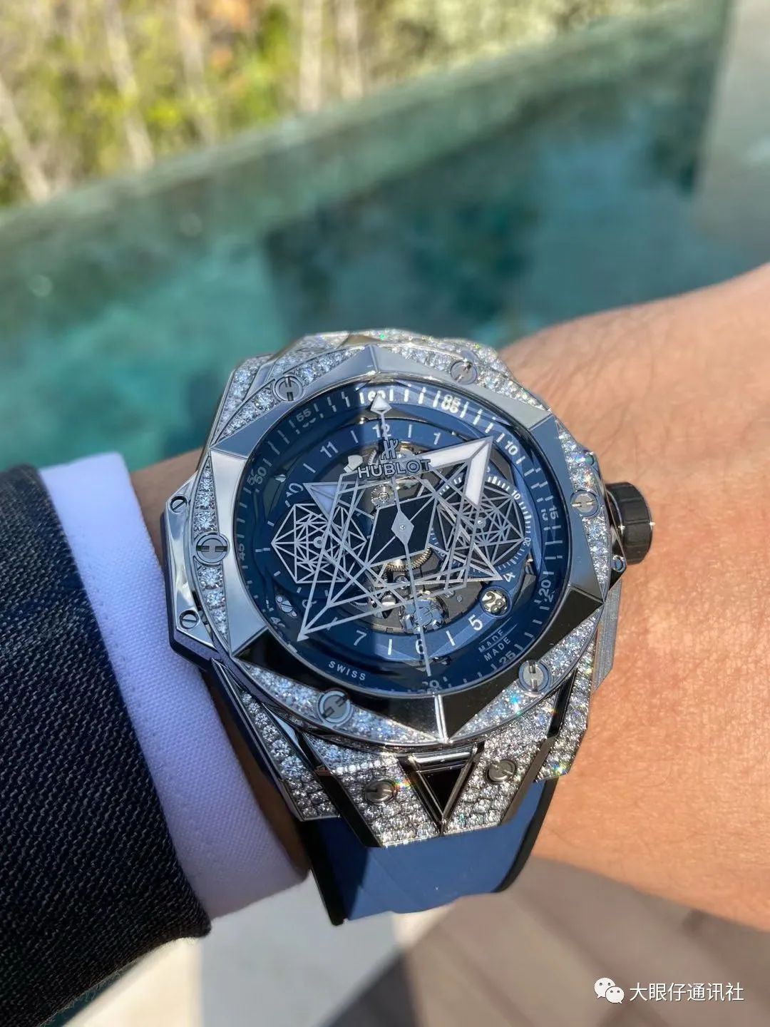 hublot宇舶表big bang sang bleu ii刺青钛金密镶蓝色腕表