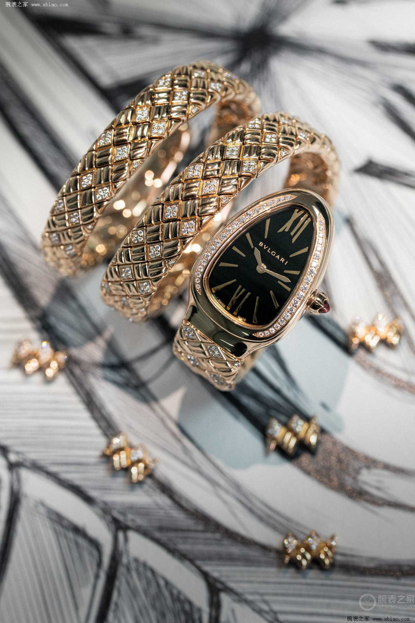 serpenti系列经典缠绕式腕表巧妙融合宝格丽精湛的珠宝技艺,每款时计