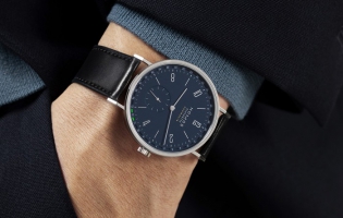 NOMOS Glashütte 推出Tangente Update全新午夜蓝表款