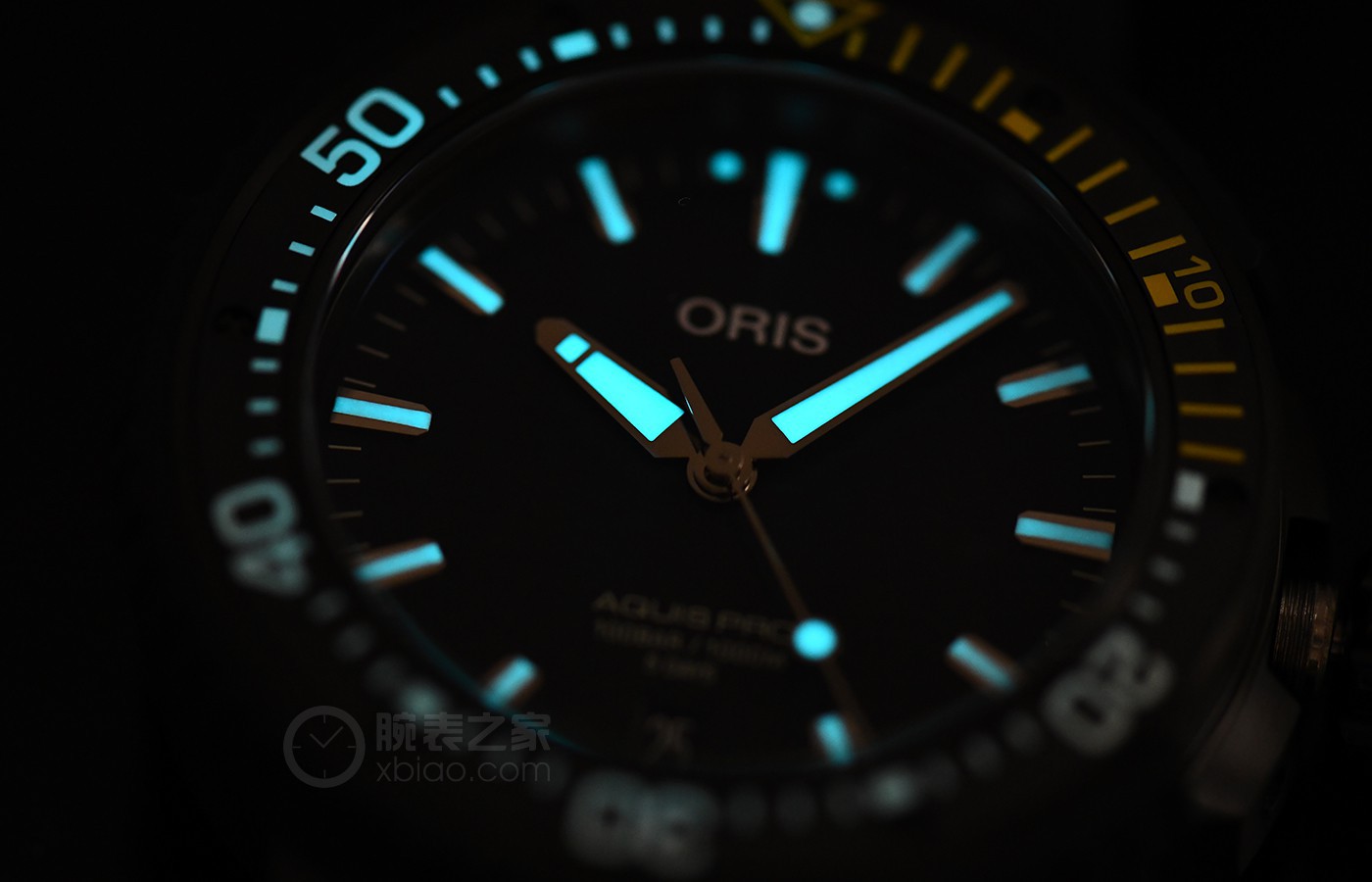 为专业潜水设计 品鉴豪利时AquisPro 400自主机芯日历腕表