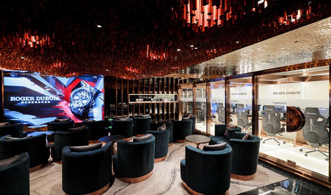 参与电竞 致敬英雄 Roger Dubuis罗杰杜彼 英雄联盟职业联赛LPL体验日