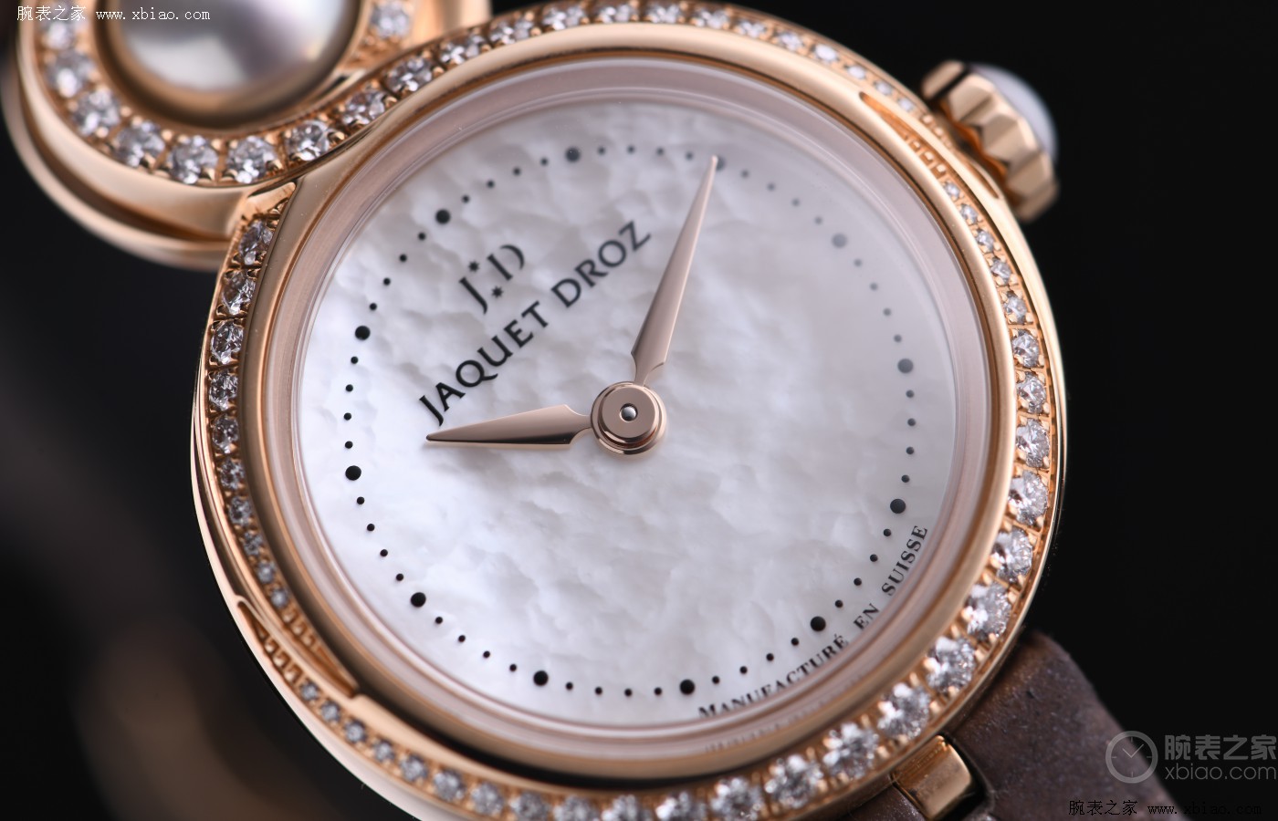 我中华]“摸得着”的优雅 品鉴雅克德罗优雅8小码珍珠母贝腕表
