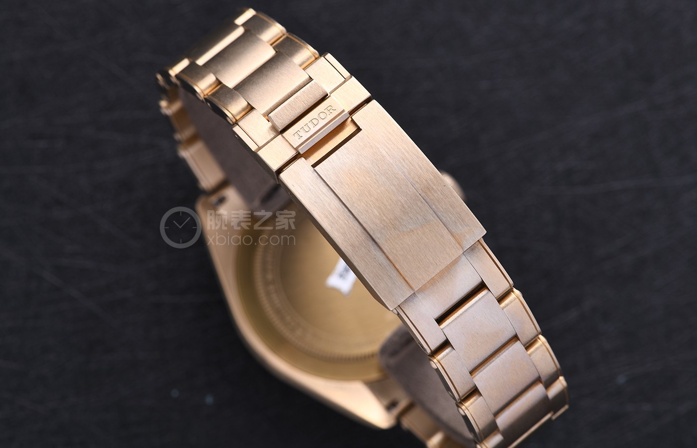 帝舵碧湾1958型新增加青铜款腕表，轻松玩复古时尚风采