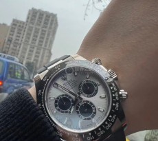 極具質感的灰色表盤  勞力士白金膠帶迪