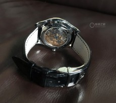 新入積家大師月相  那一抹淡淡的星空藍