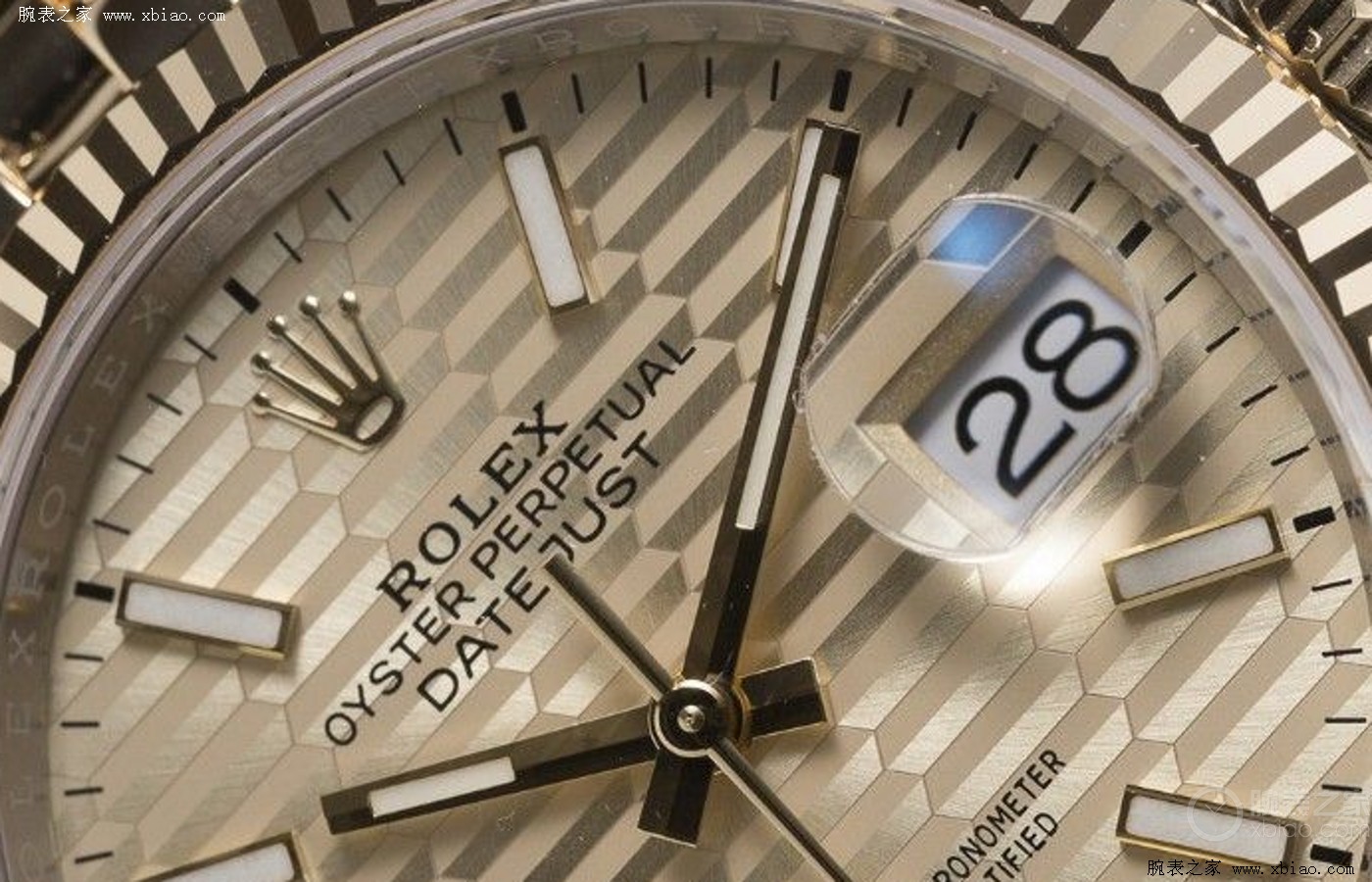 棕榈叶 VS 坑纹，劳力士手表日志型哪一种盘面是你的专属？