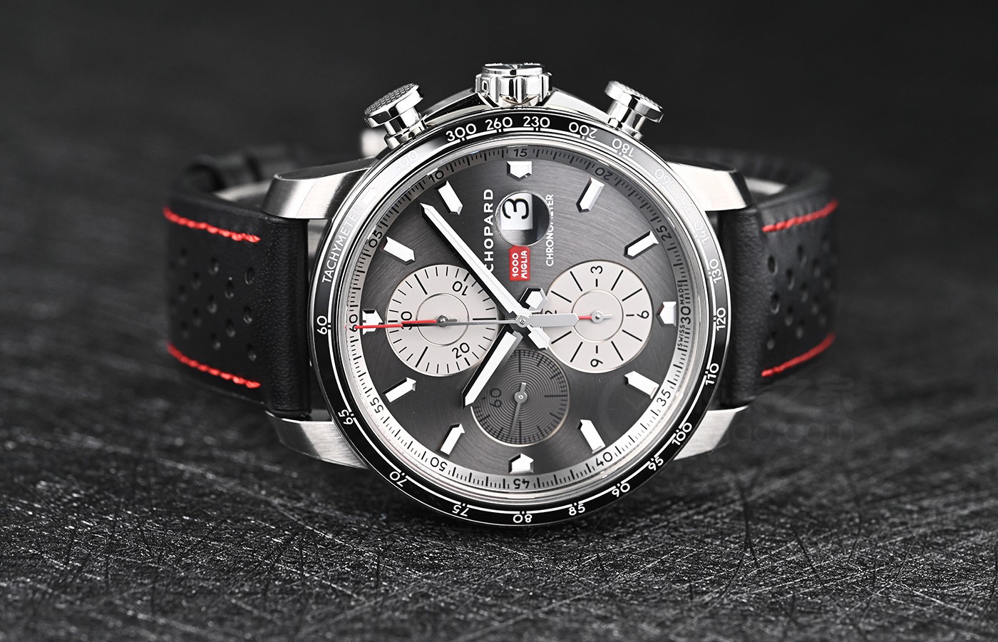 复古时尚跟跑车二种时尚元素它都是有 品评萧邦Mille Miglia 2021车赛纪念版腕表