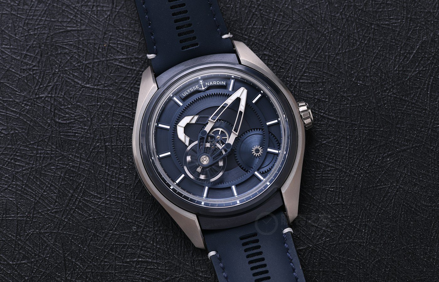 一针一线：奇思妙想下的创作 品鉴雅典表奇想系列FREAK X钛金属腕表