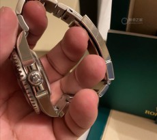 單紅才是跟我最搭  入手勞力士黑盤海使型