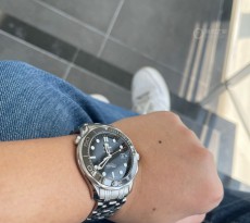 入手七年依然強勁  歐米茄海馬黑盤