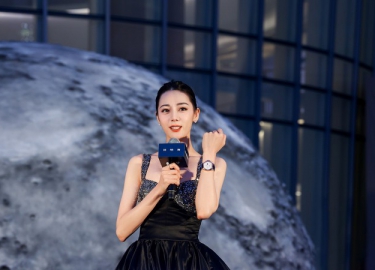 沛纳海携手全球品牌代言人迪丽热巴揭幕上海恒隆广场全新形象店 耀目点亮月相艺术装置