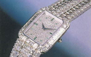 百达翡丽顶级复杂男手表采用铂金制成