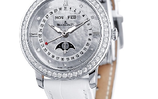 寶珀專門為情人節推出的限量款手表