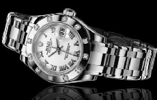 劳力士发布2011新款女装日志型腕表