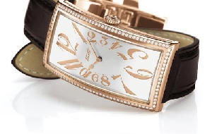 天梭全新王子经典系列粉金款腕表