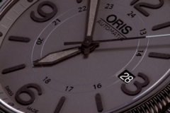 全新Oris大表冠日历表