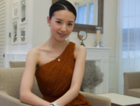名士表携手董洁 共谱温馨时光