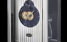 帕玛强尼凭借品牌丰富制表经验演绎15天座钟