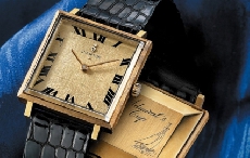 昆仑1960年推出的正方形腕表