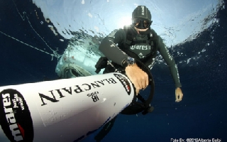 宝珀形象大使吉昂路卡·基诺尼再创世界自由潜水纪录