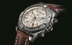 旅行者的完美礼物 百年灵Chronomat 44 GMT世界时间终极计时腕表