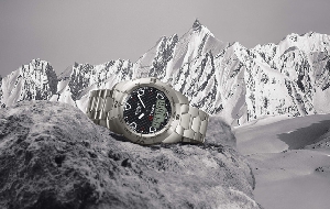 雪中探险  指尖触动 最聪明的瑞士腕表 天梭T-touch腾智系列触屏腕表