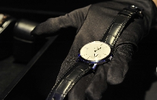 Piaget（伯爵）Altiplano Date超越时空的经典主义 18K白金腕表发布 直击2013年日内瓦钟表展