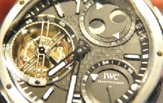 万国工程师恒定动力陀飞轮腕表发布 直击2013年日内瓦钟表展
