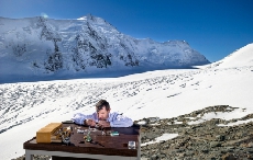 芝柏 (Girard－Perregaux) 年轻制表师继续世界巡回之旅 于瑞士阿莱奇冰河大展制表功架